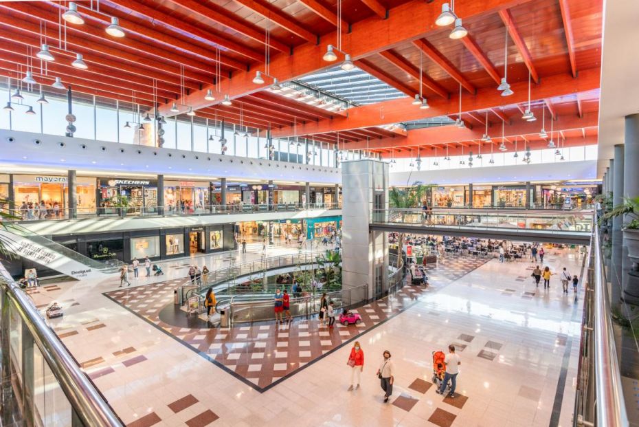 La Cañada Shopping Centre in Marbella, photograph of the mail hall. 