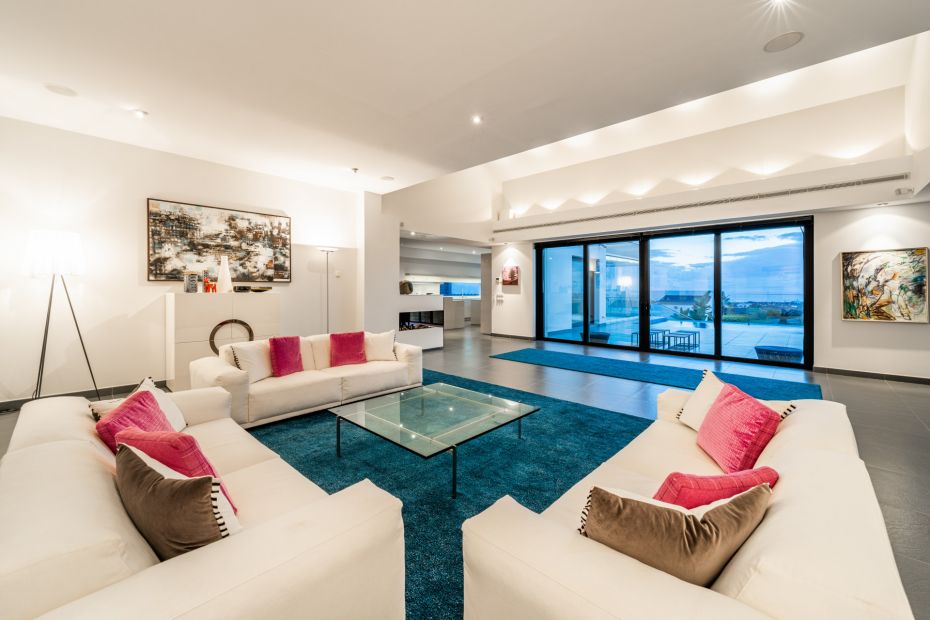 Living Room in Villa Blue Lagoon in Los Flamingos, Estepona