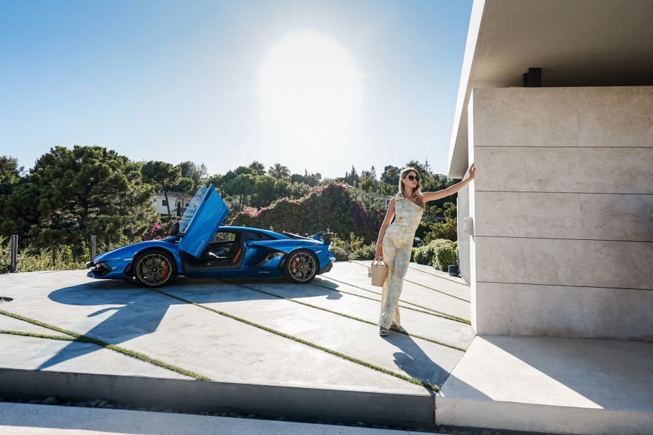 Photograph of model and luxury sports car in Marbella 