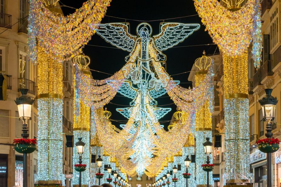 Despliegue de luces navideñas en Calle Larios Málaga 