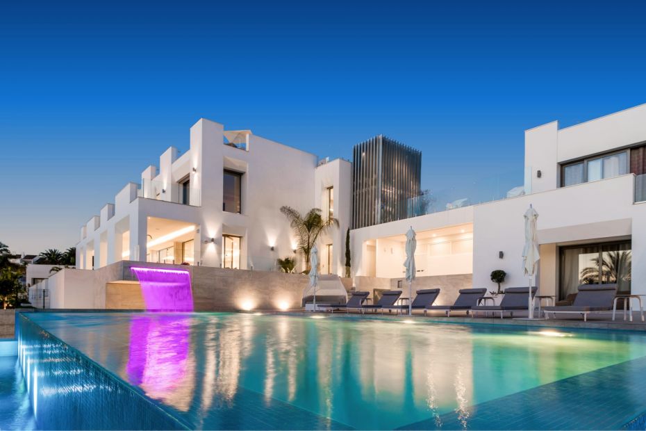 Magnifica y moderna Villa de lujo en venta en Nueva Andalucía, Marbella
