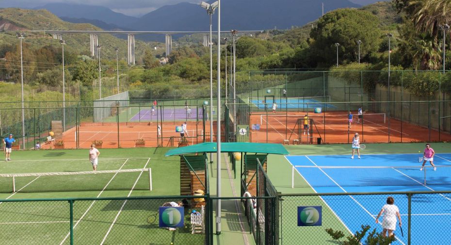 MANOLO SANTANA TENNIS CLUB