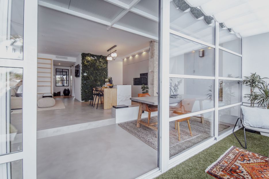 Contemporary 1 bed apartment close to all amenities