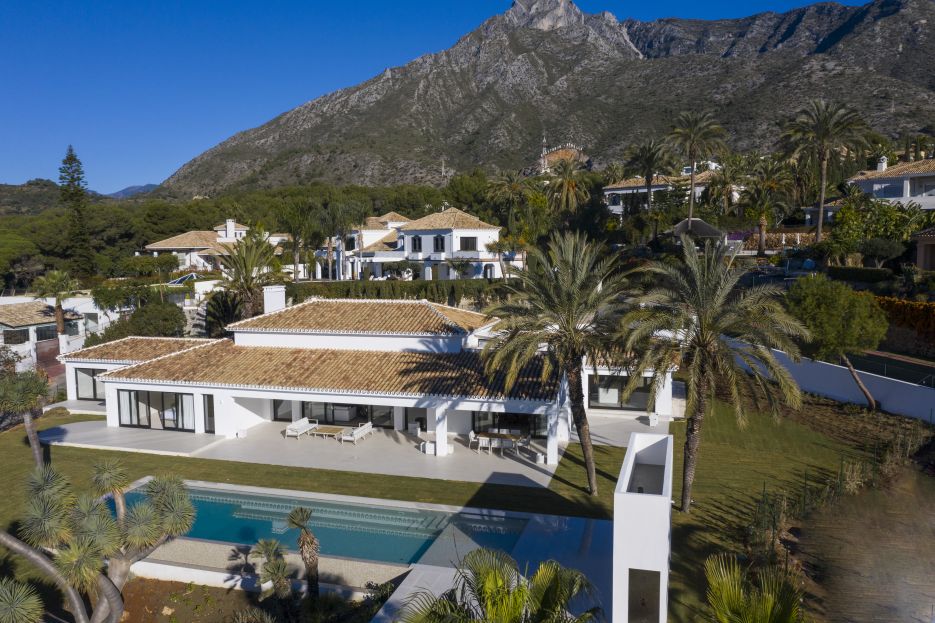Stunning 6 bedroom villa in Sierra Blanca