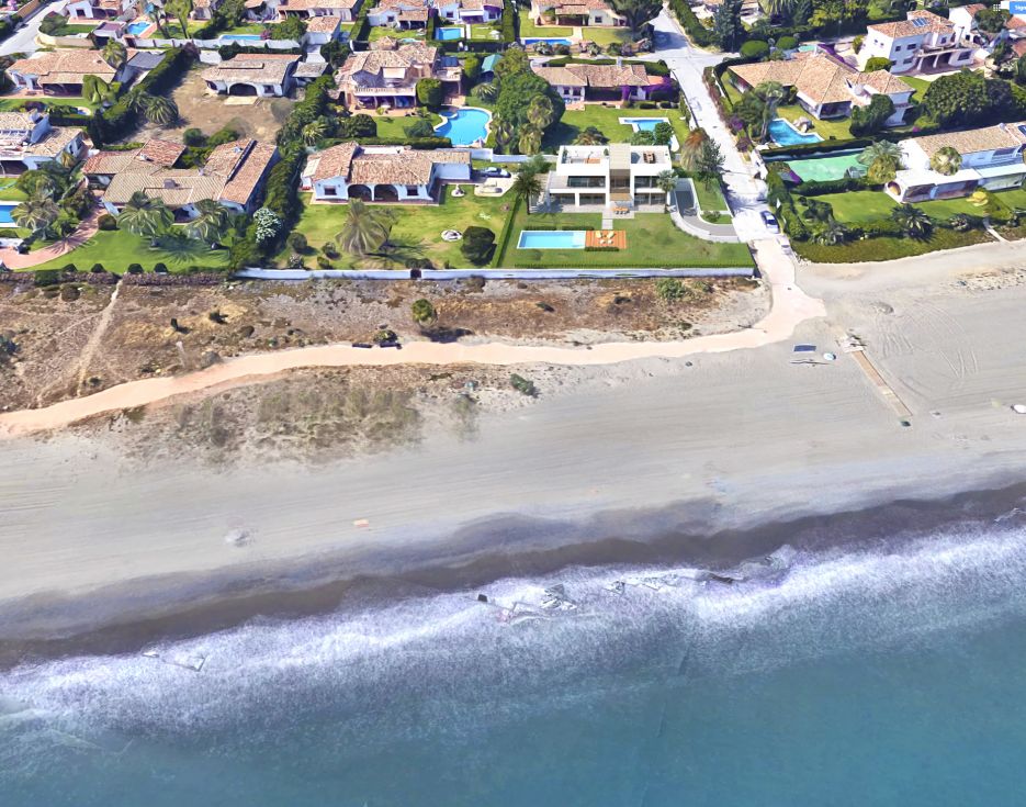 New built front line beach turnkey villa in New Golden Mile