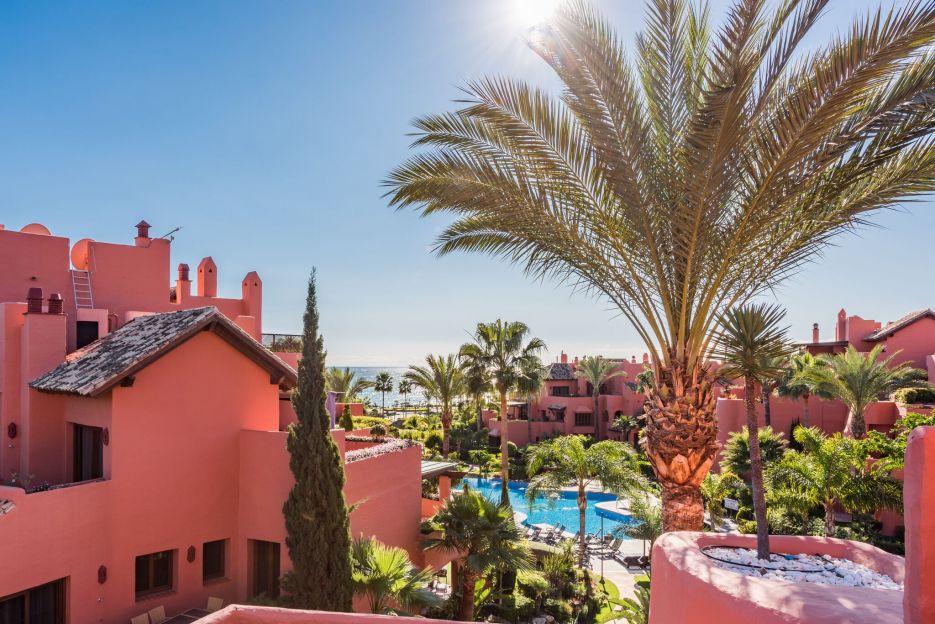 Frontline beach penthouse in Torre Bermeja, Estepona