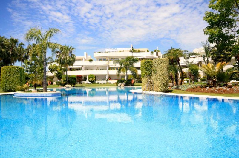 Ground floor apartment for sale in las Brisas, Nueva Andalucia