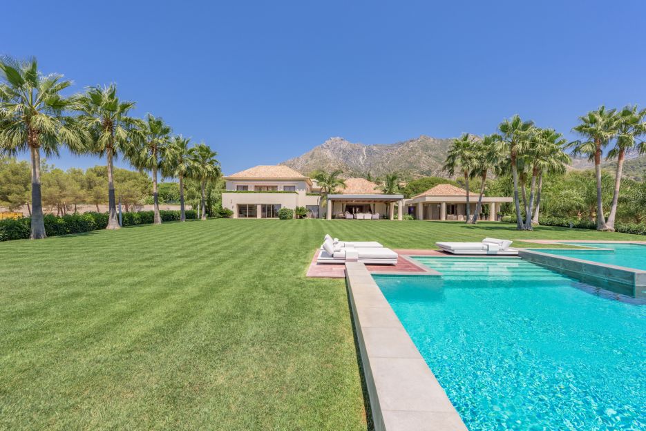 Luxury house in an exclusive area