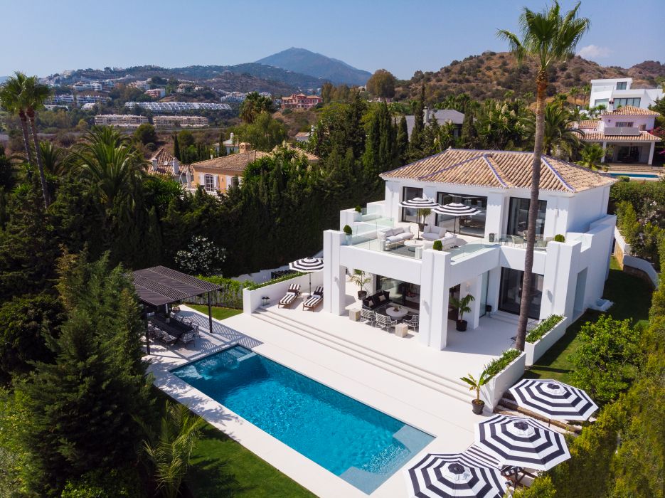 New villa with panoramic sea views and golf views in Los Naranjos