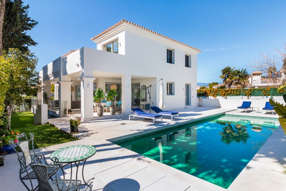 New villa for sale in Cortijo Blanco walking distance to the beach