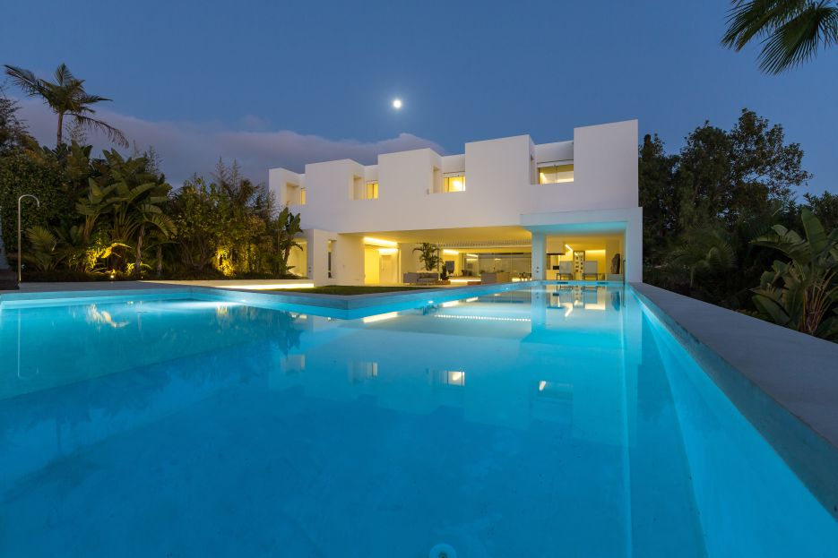 Frontline Golf Villa for sale in Guadalmina Alta