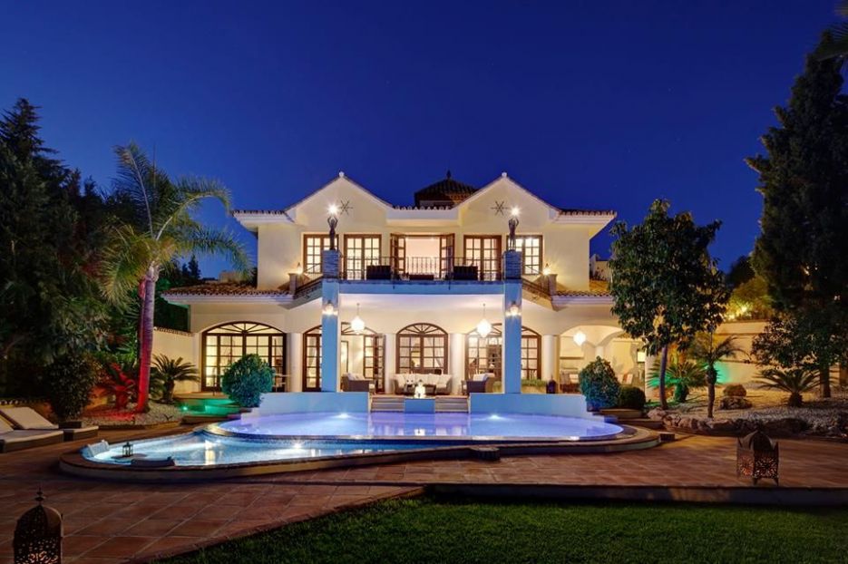 Modern villa for rent with sea views in la Quinta