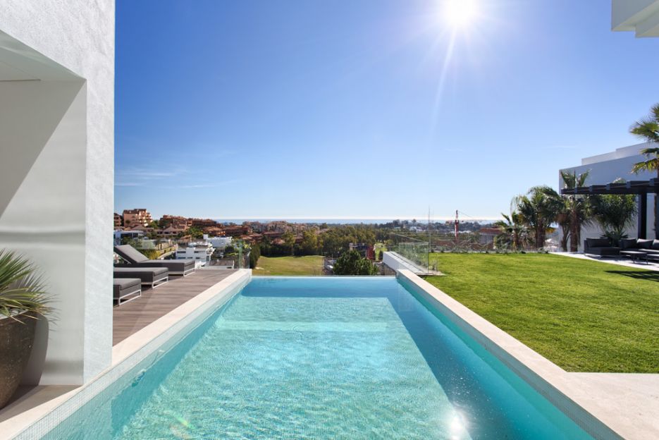 New built contemporary villa in La Alquería, Benahavis