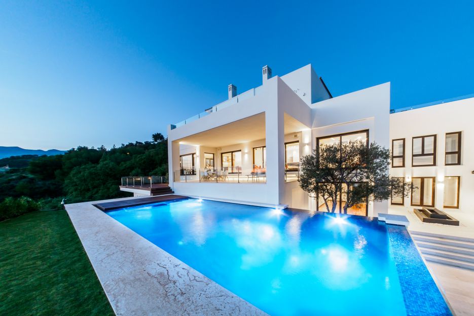 Contemporary villa with impressive views in Marbella East