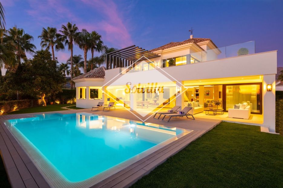Beautifully renovated villa in Marbella's Golf Valley with sea views.