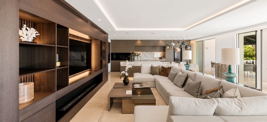 Luxurious Puente Romano apartment with views of the tennis courts and gardens