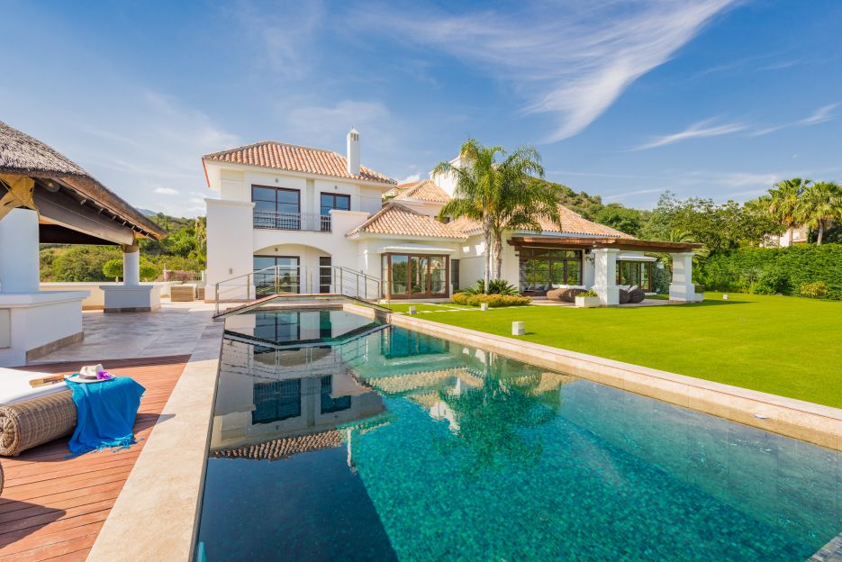 Andalusian style villa for sale in Vega del Colorado, Nueva Andalucia