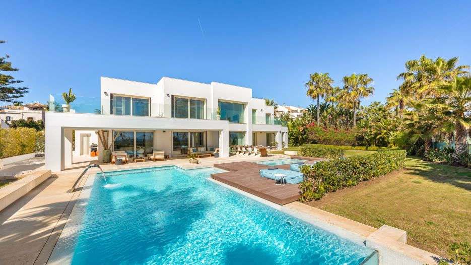 Amazing villa frontline beach in the best area of Marbella