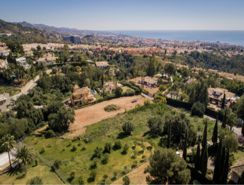 Spectacular plot with project and building license for sale in Cascada de Camojan