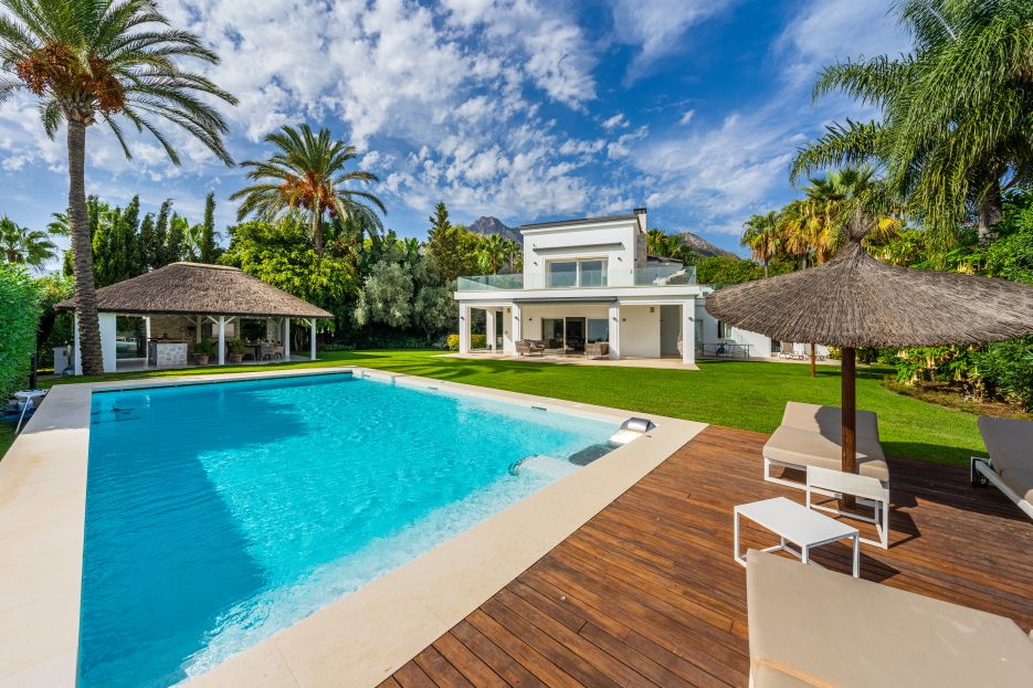 Villa with sea views for sale in Sierra Blanca