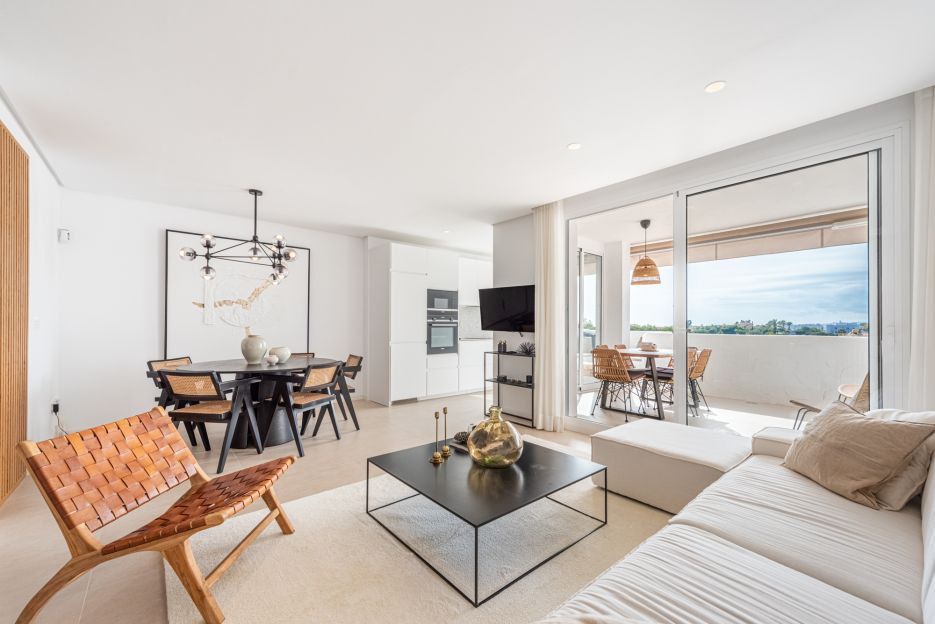 Beautiful refurbished duplex apartment for sale in Nueva Andalucia