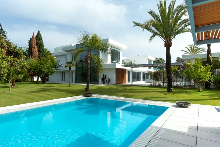 New contemporary villa in Guadalmina Baja
