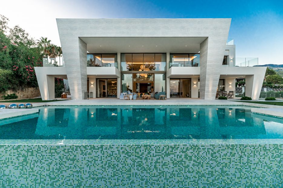 Stunning contemporary villa with sea views
