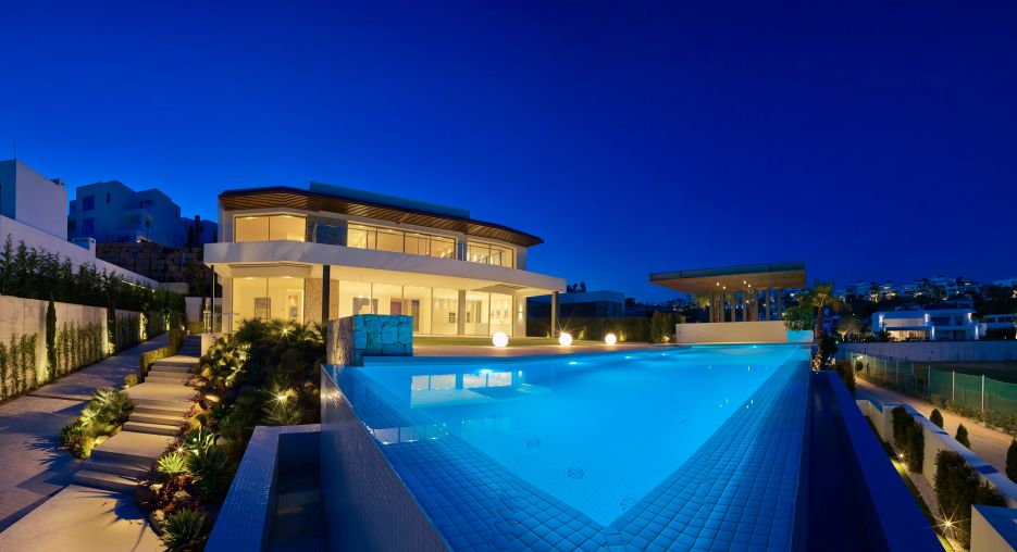 Brand new luxury villa for sale in Capanes Sur