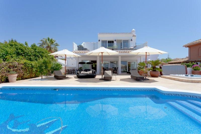 Beautiful 6 bedroom villa for holiday rental in El Rosario