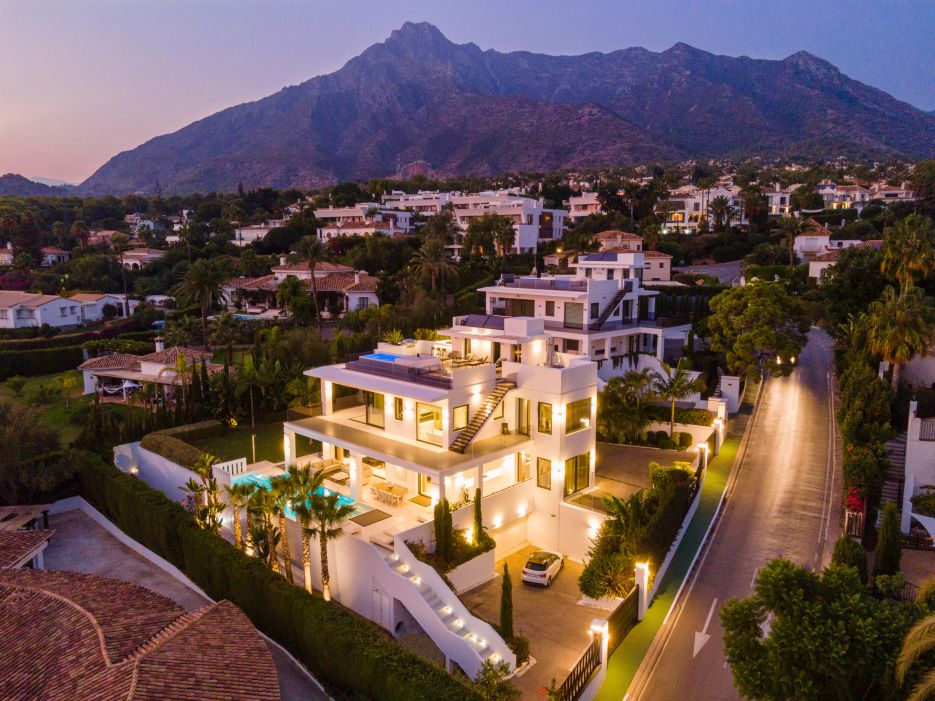 Brand new modern villa for sale in Marbella Golden Mile