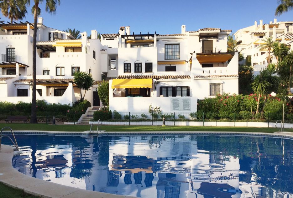 Spacious and modern holiday rental apartment in Nueva Andalucia
