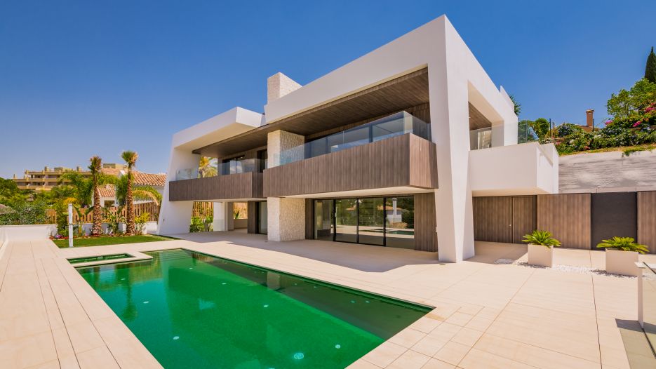 Newly Built Modern Villa in Nueva Andalucia