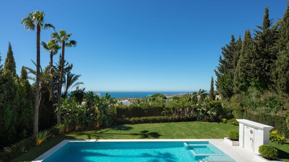 Swimming Pool with Mediterranean Sea view in Sierra Blanca Marbella