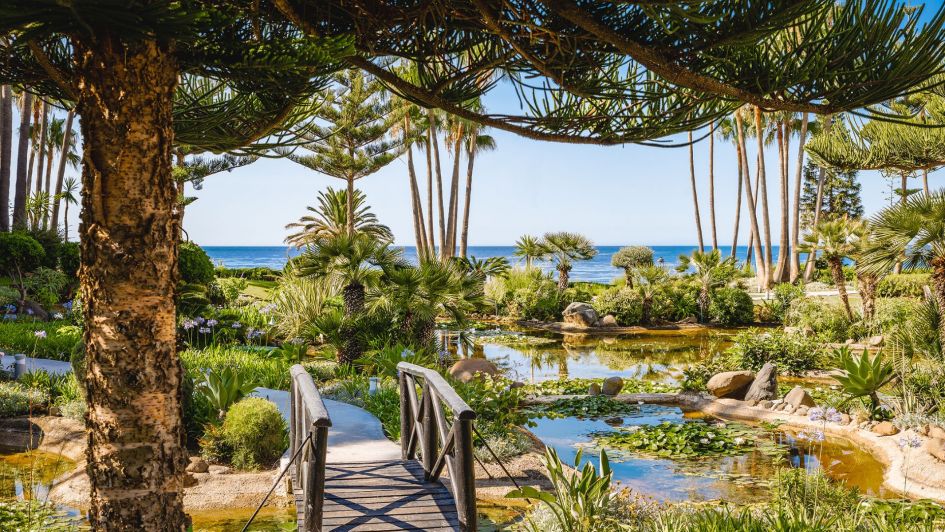 puente romano beachfront japanese gardens - jardin japonez