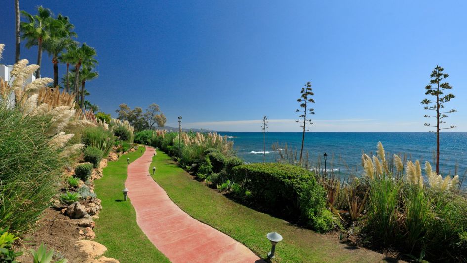 puente romano beachfront garden path