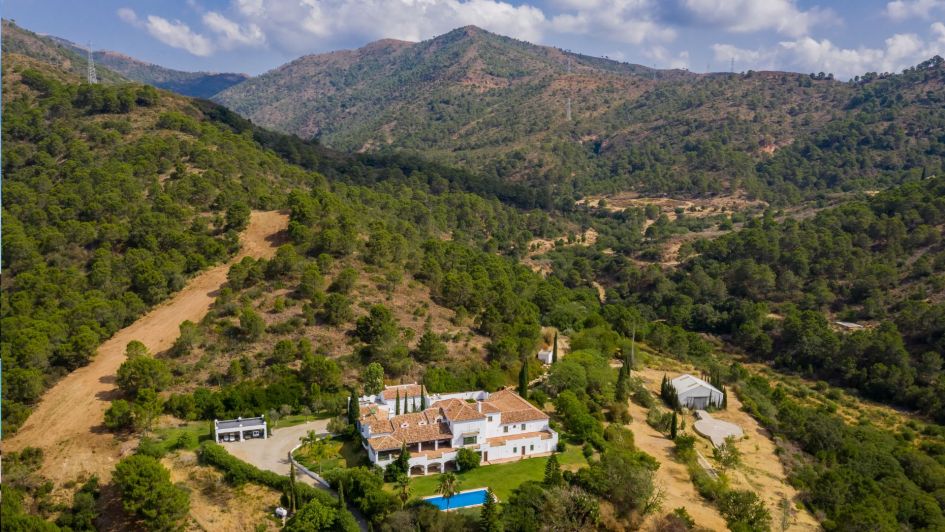 20 acre Spanish country estate cortijo in Estepona, Velerín, Costa del Sol