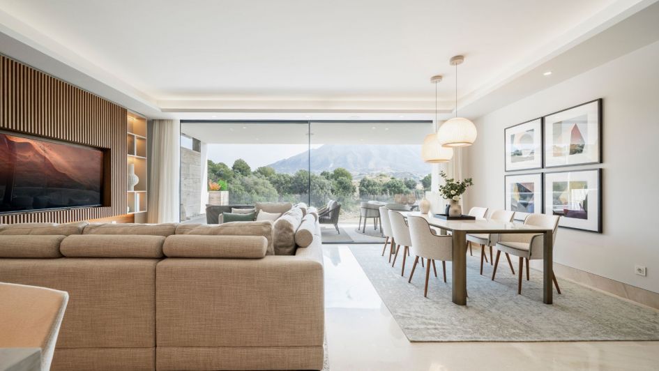 Render del salón de los apartamentos de lujo sobre plano Aloha Golf, Marbella