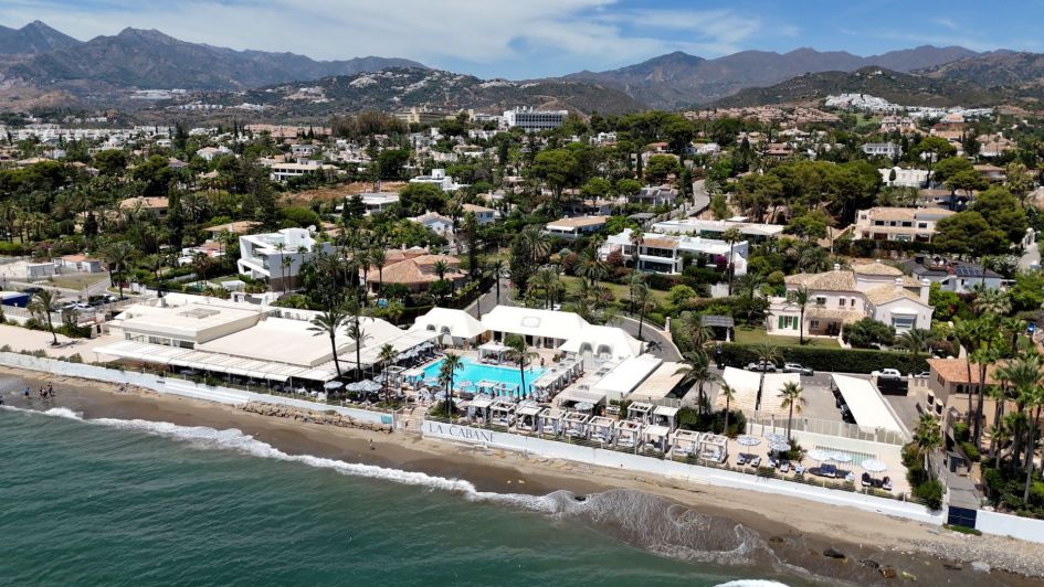 Aerial shot of Cabane Beach Club on Marbella East beach