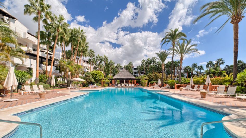 marina puente romano, andaluz gardens pool, andalusiuan gardens