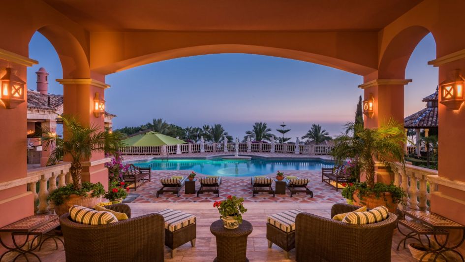 traditional terrace with sea views in sierra blanca marbella