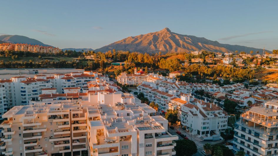 albatros la campana in nueva anadalucia martbella, looking to the mountains