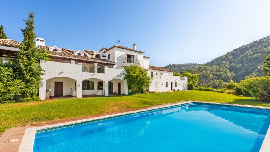 Traditionelles spanisches Cortijo Landgut zu verkaufen in El Velerin, Estepona, Costa del Sol