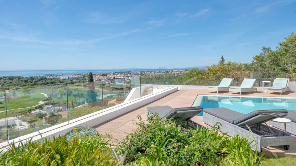 Terrasse und Pool mit Panoramablick auf das Meer in El Paraíso, Benahavís