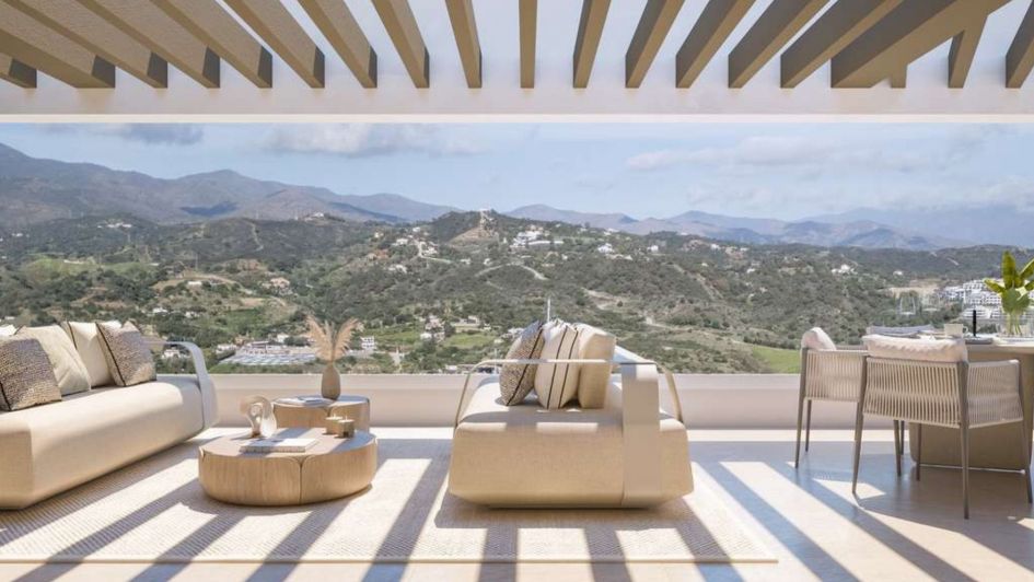 Terrace with panoramic mountain views in Maralto, Estepona, Costa del Sol