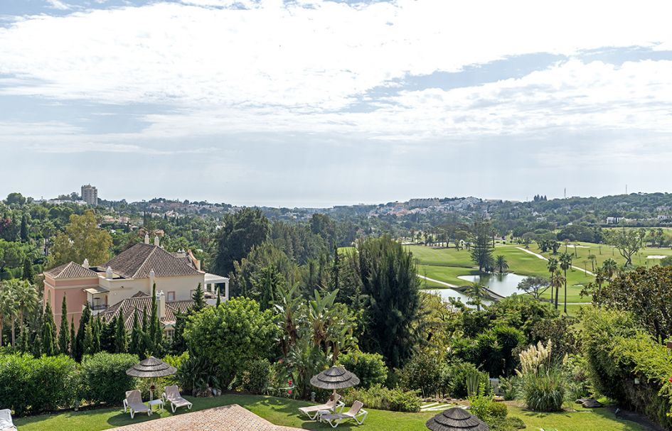 Luxury villas for sale on Las Brisas Golf course
