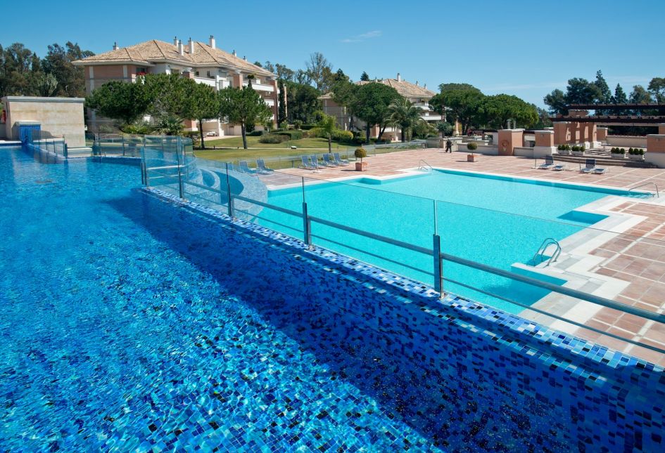 Zona de piscinas La Trinidad Marbella
