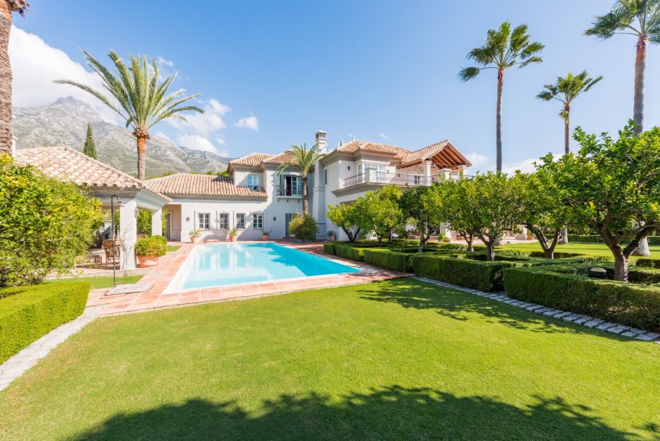 Villa for short term rent in Marbella Hill Club