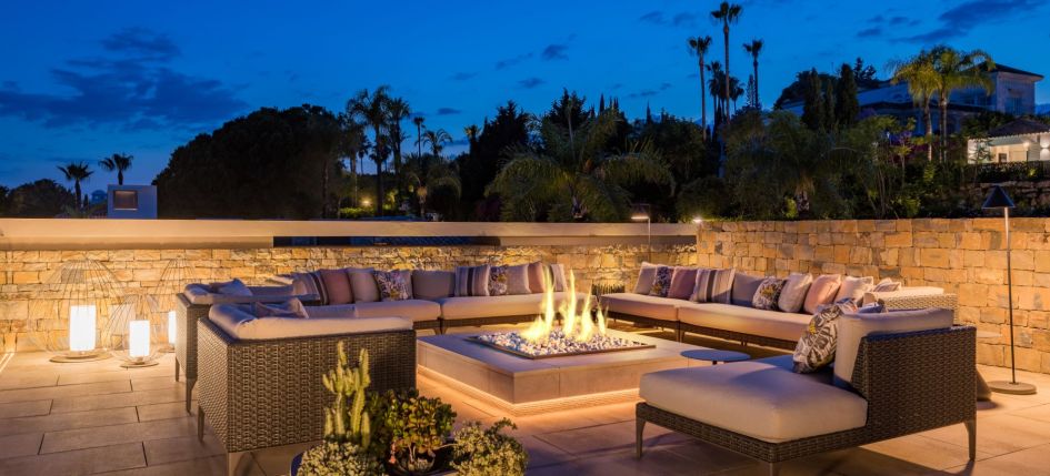 Luxury lighting by AMC Projects in La Cerquilla