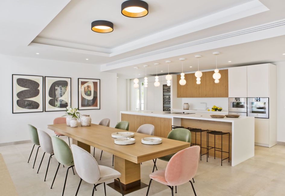 Salón comedor por Nezha Kanouni, Villa Auriga