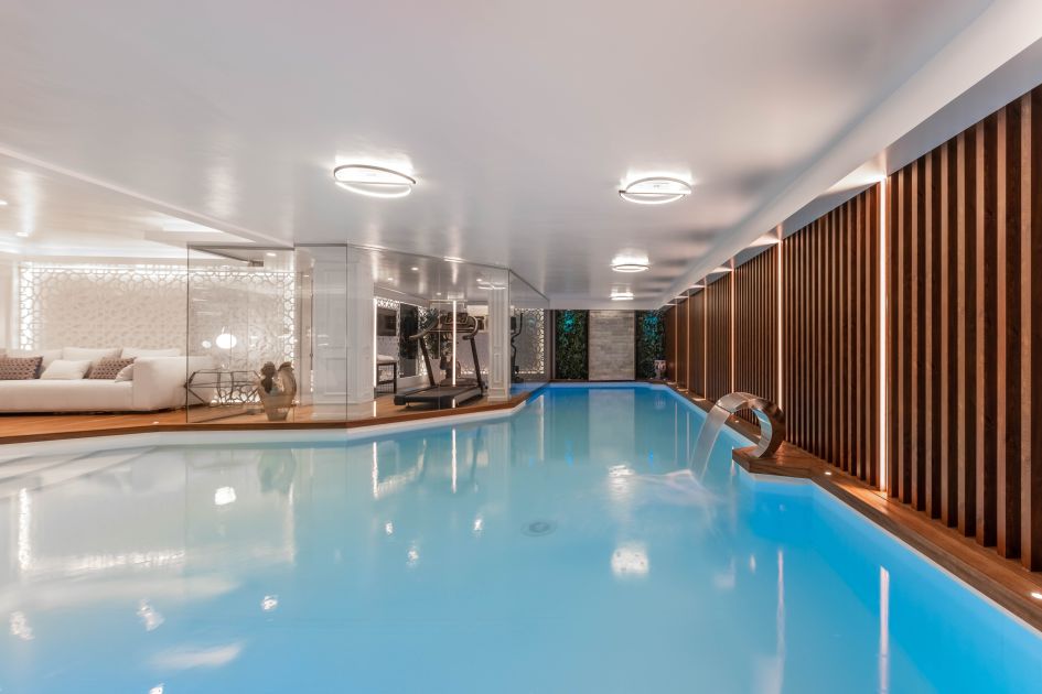Zona de spa en El Martinete, mansión en venta en Marbella